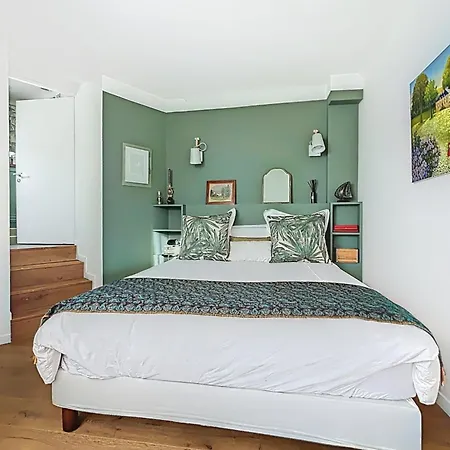 Superb With Large Terrace In The Xvie Lejlighed